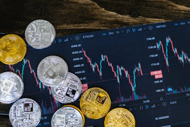BLOCKCHAIN AND DECENTRALIZED FINANCE (DEFI)
